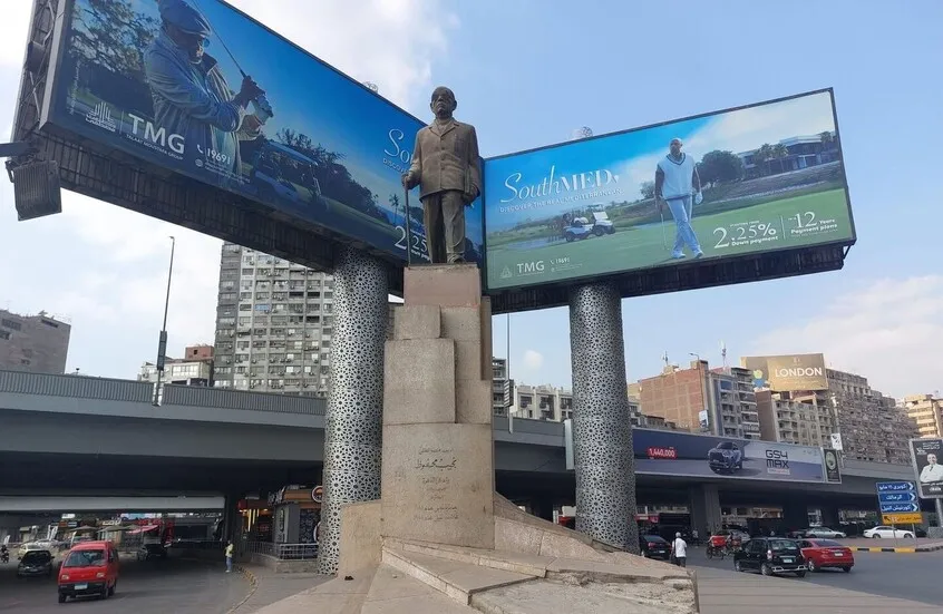 الفنان صبري فواز يناشد الدولة بإعادة تمثال نجيب محفوظ على كورنيش النيل